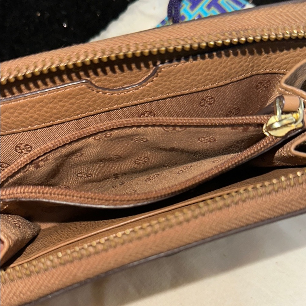 Tory Burch Brown Leather Wristlet Wallet - Picture 5 of 6